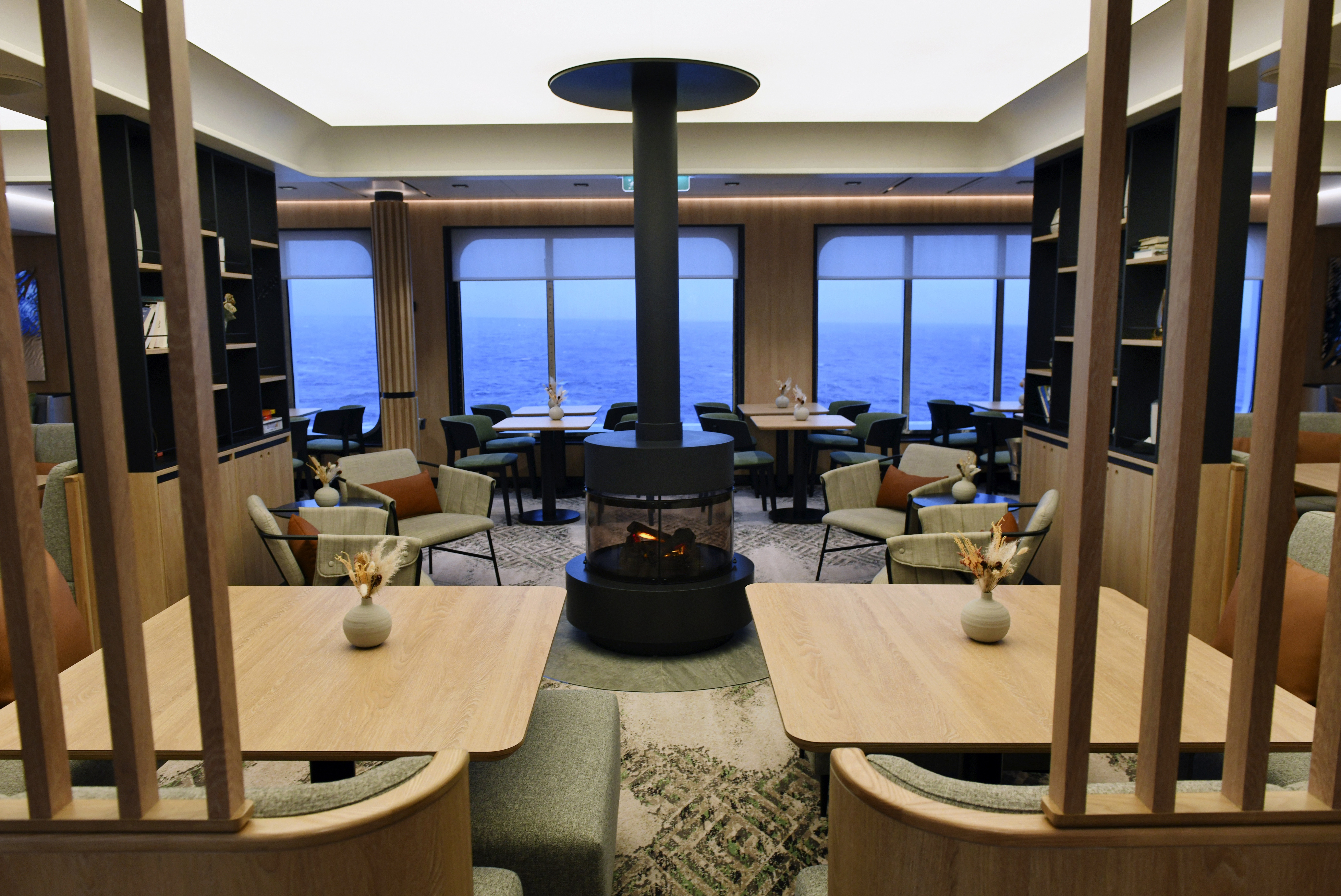 The Club Lounge on SH Minerva